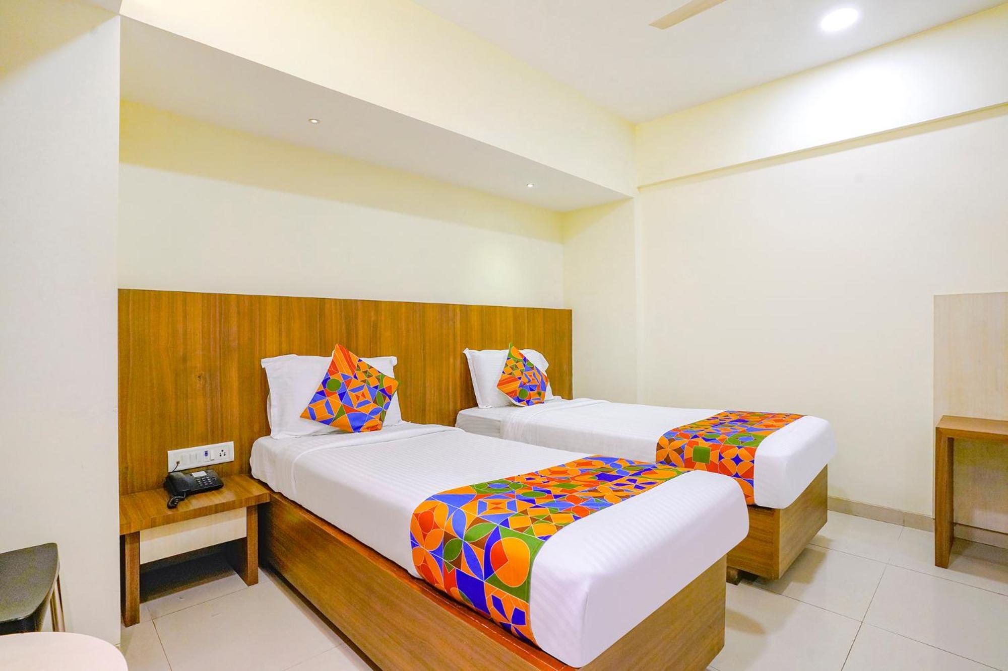 Hotel Fabexpress Kuber - Nr Apmc Vashi, Navi Mumbai Exterior foto